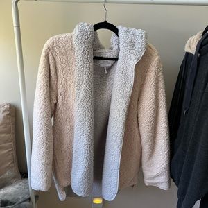 URBAN OUTFITTERS Sherpa Jacket